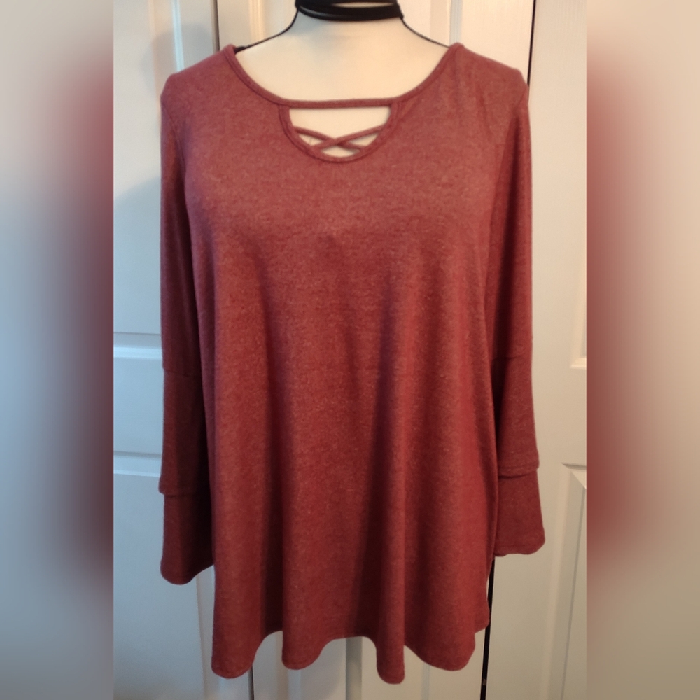 Dusty Rose Gyft Flowy 3/4 Bell Sleeved Top Criss Cross Front Neck Size Large